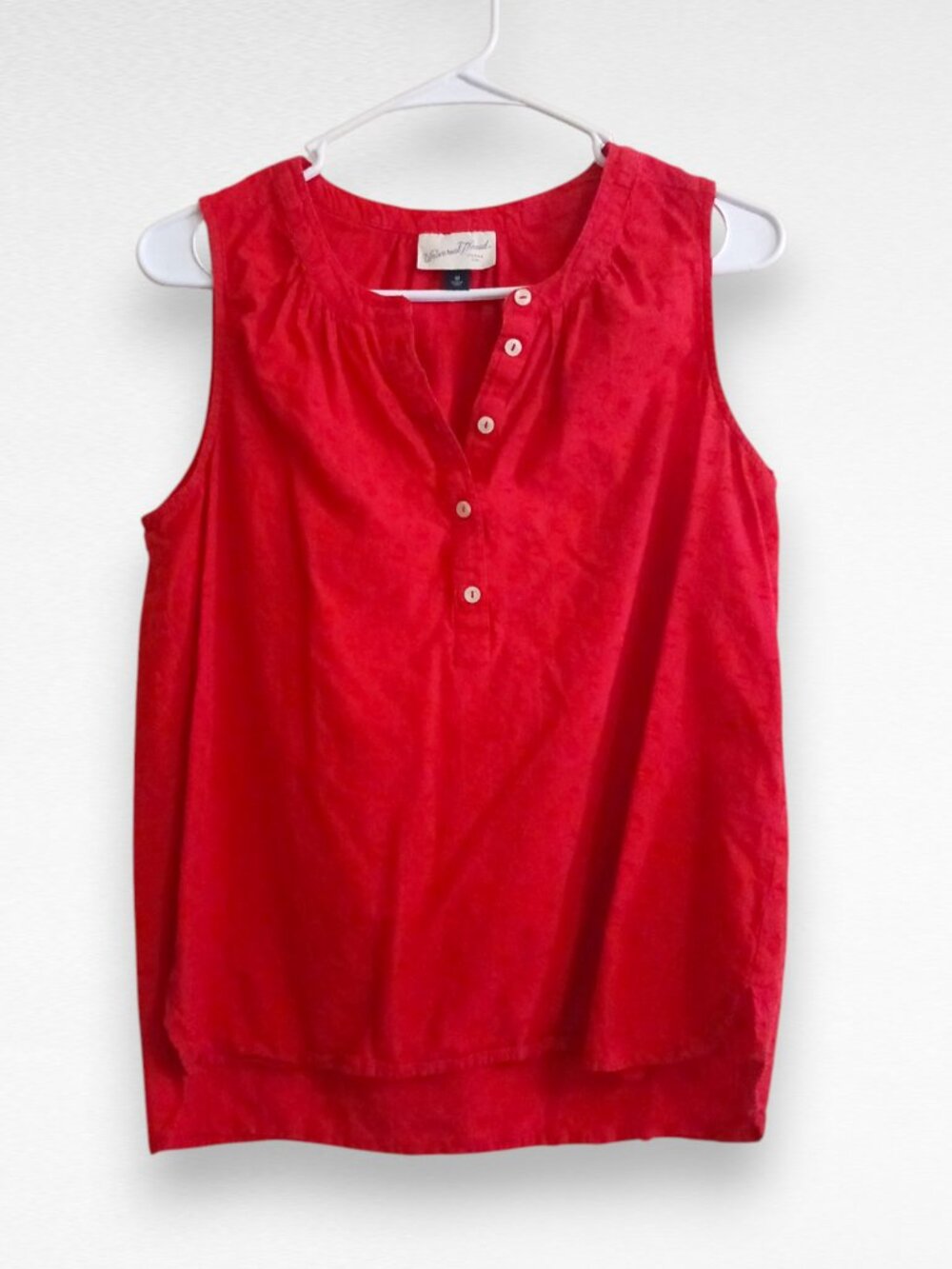 Textured Red Sleevelss Blouse